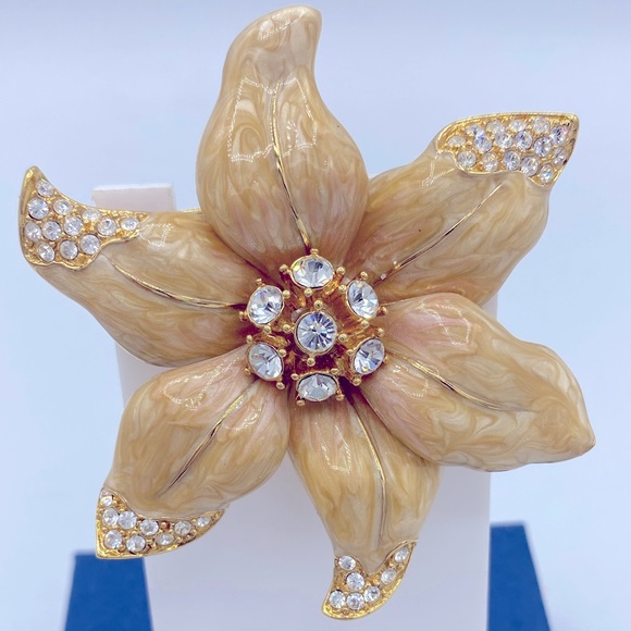 Vintage Nolan Miller Gold Tone Creamy Enamel And Clear Rhinestones Floral Brooch - Picture 2 of 9